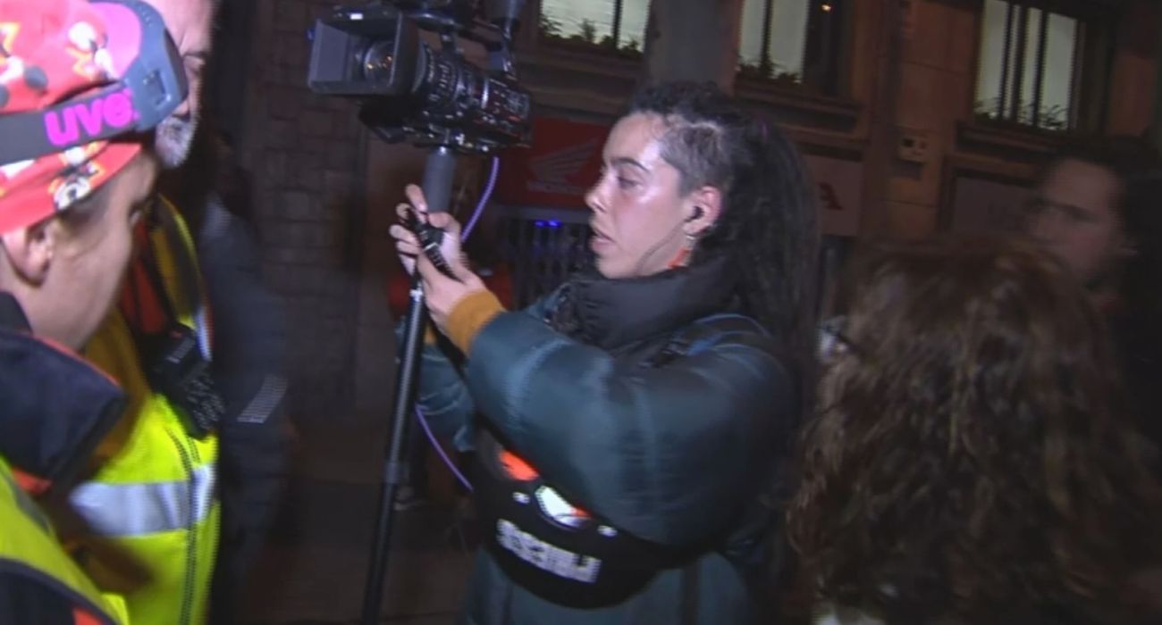 Una de las periodistas agredida en la concentración en Ferraz.   ANTENA 3