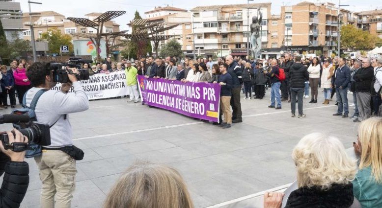 Acto en Armilla (Granada) en condena por la agresión machista. La mujer apuñalada está en la UCI.