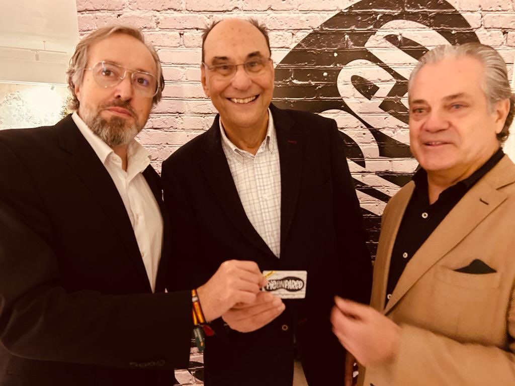 Alejo Vidal-Quadras, en el centro de la imagen, en un acto con exmiembros de Ciudadanos. Alejo Vidal-Quadras, en el centro de la imagen, en un acto con exmiembros de Ciudadanos.