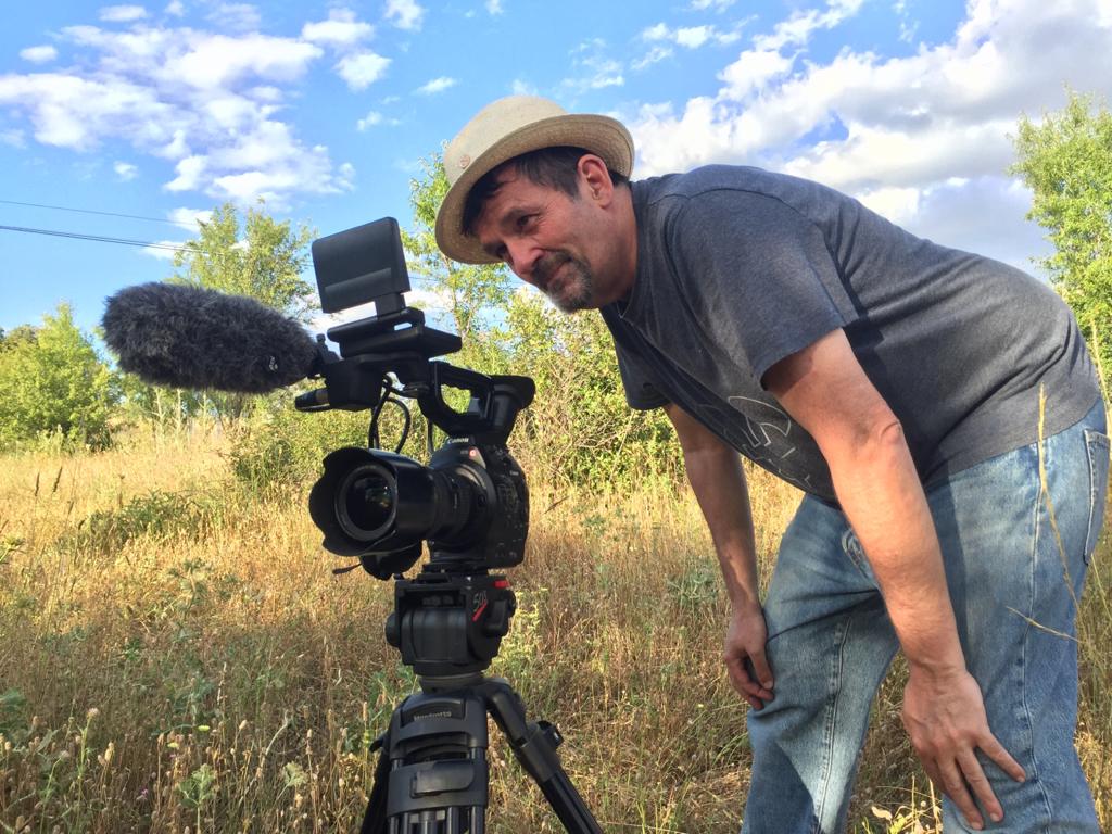 Alberto Pascual director del documental 'Entre muros' que se proyectará en La Línea.
