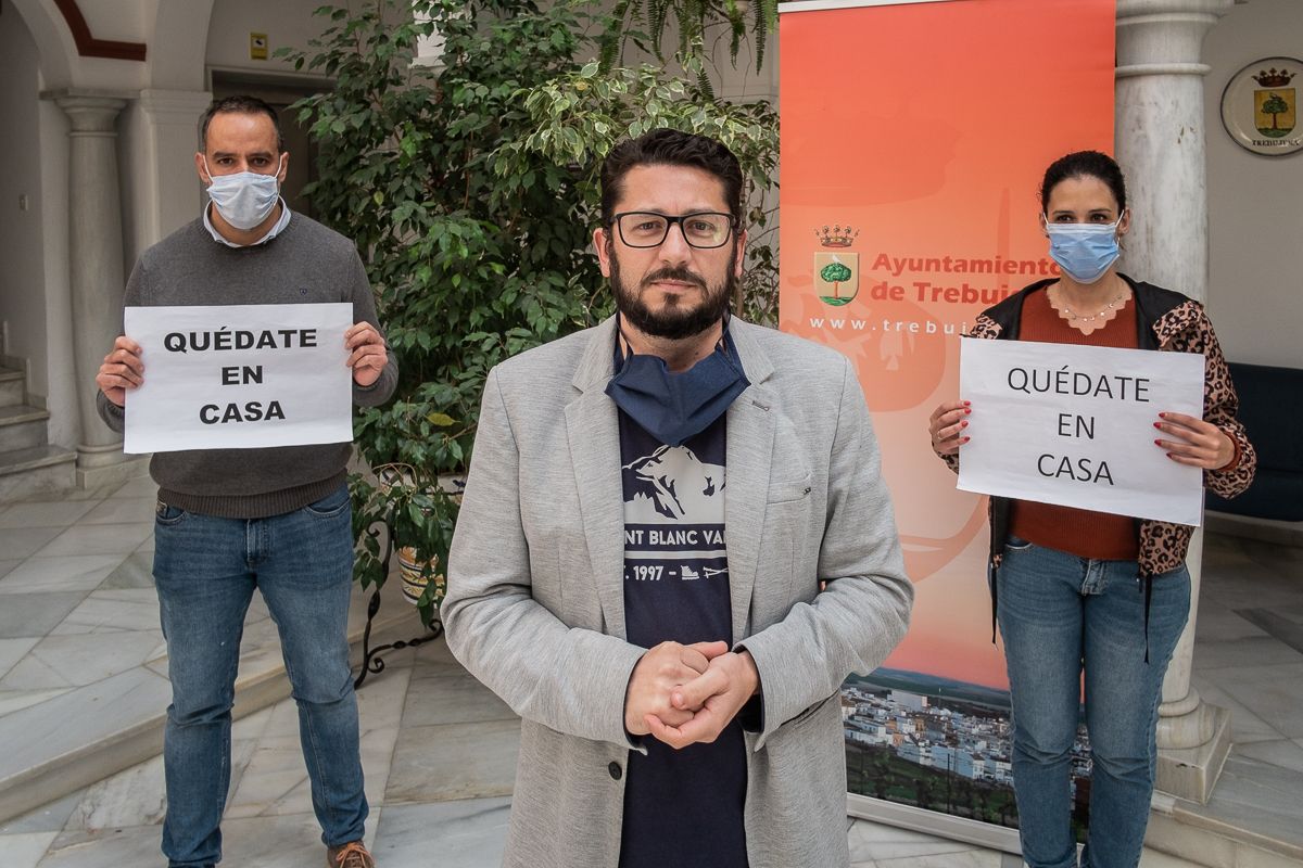 El alcalde de Trebujena, este miércoles en el Consistorio de la localidad. FOTO: MANU GARCÍA