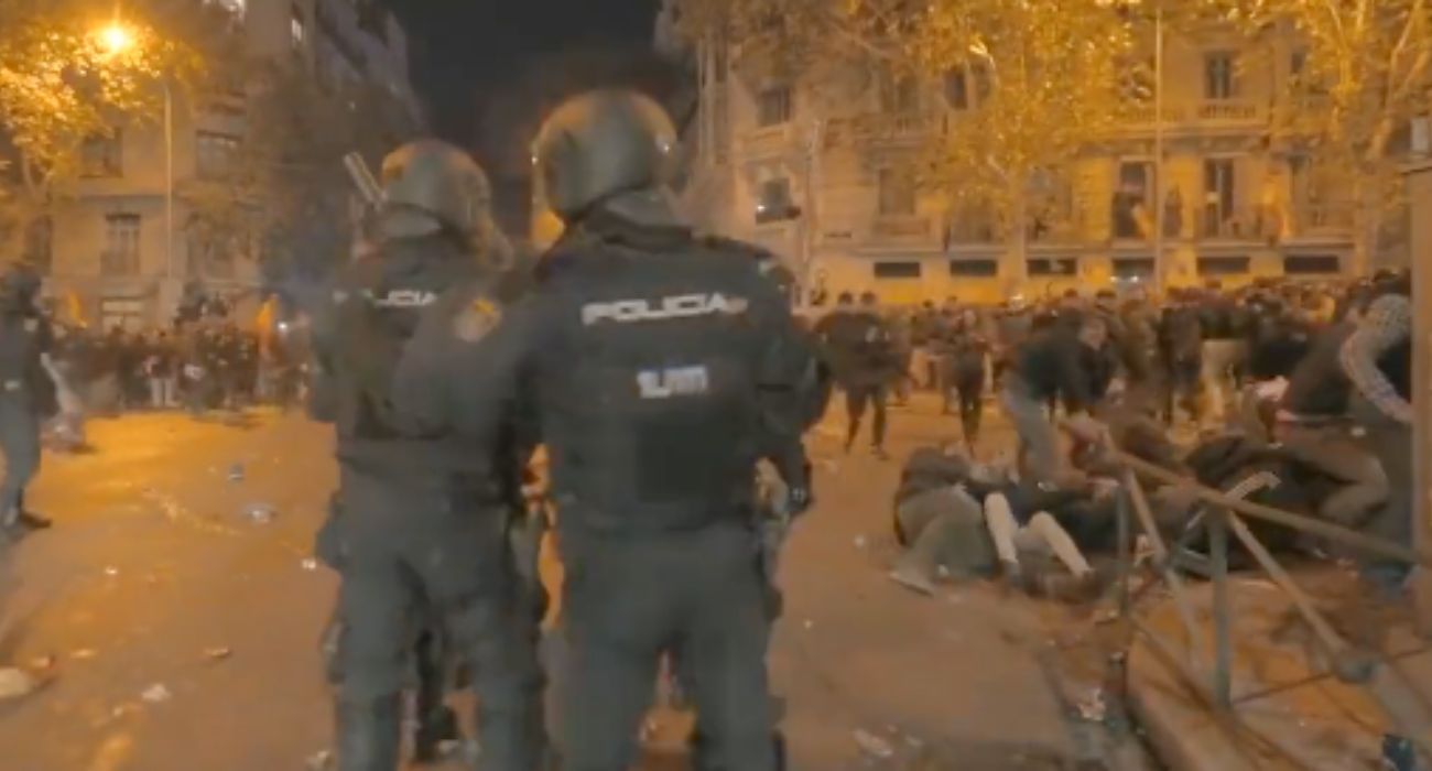 La Policía Nacional ha tenido que intervenir tras la violencia de algunos manifestantes.