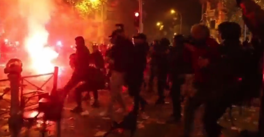 Una nueva noche de disturbios en Ferraz, en las protestas contra la amnistía.