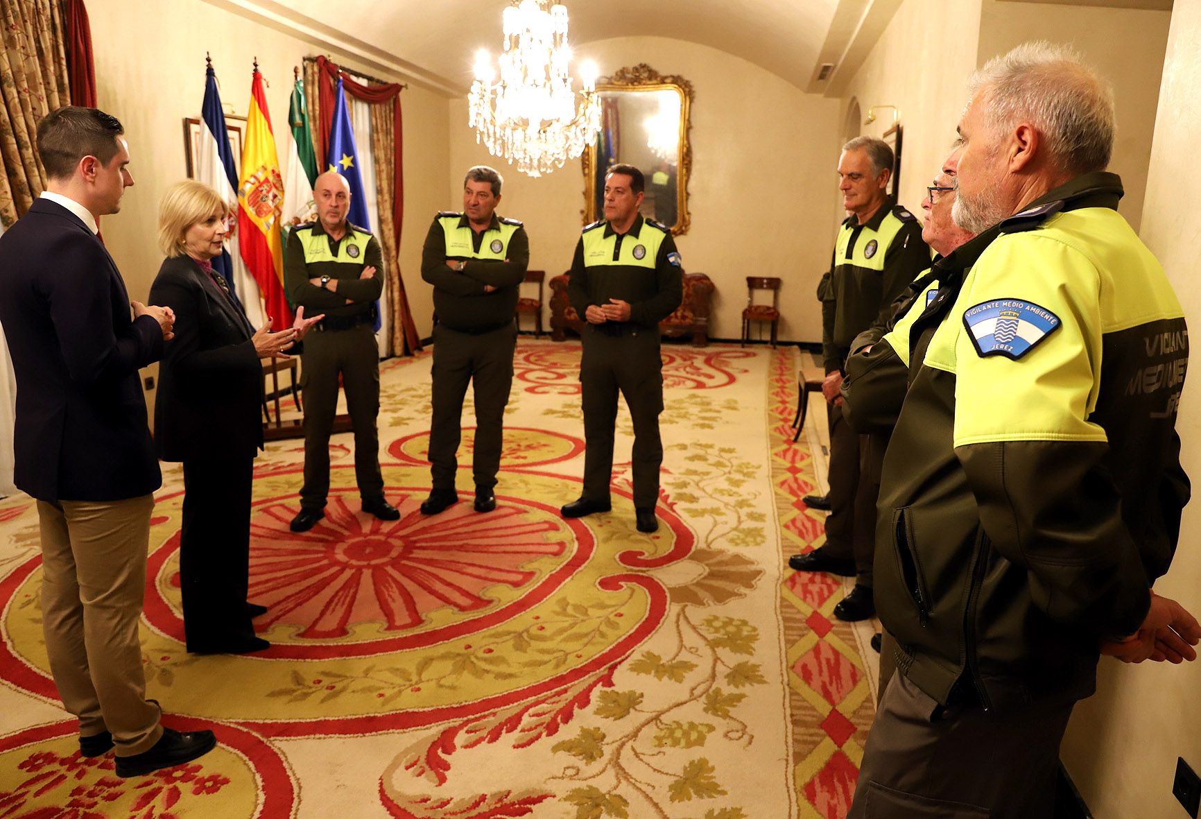 Vigilantes de Medio Ambiente de Jerez, recibidos en el Ayuntamiento.