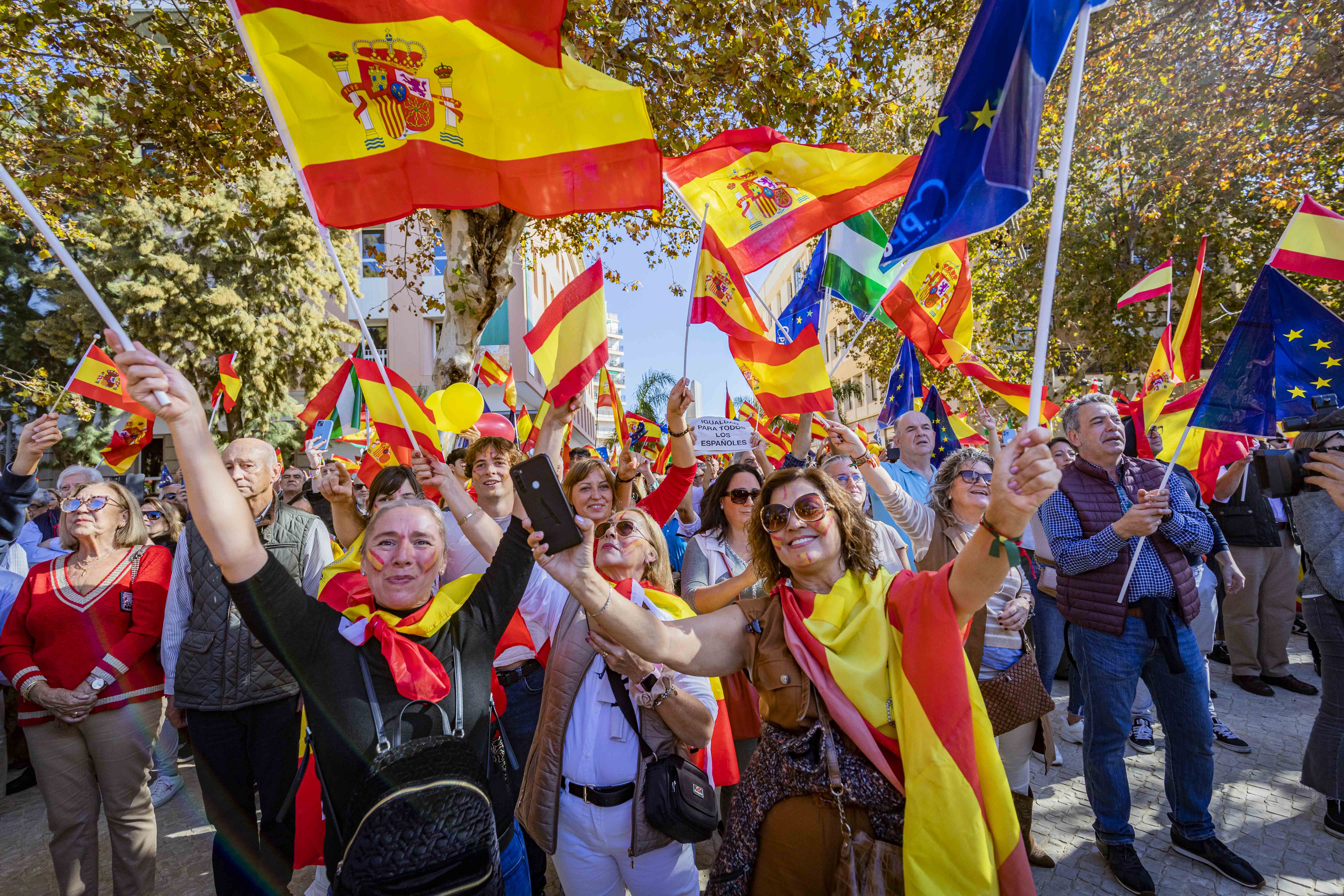concentracion amnistia españa cataluña partido popular psoe cadiz 13