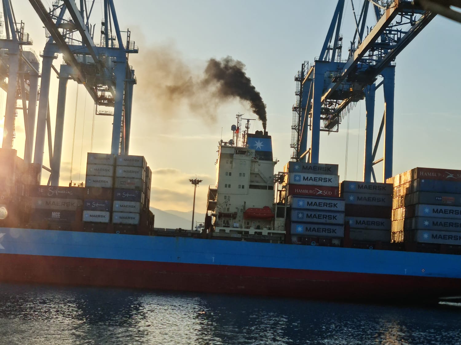 Verdemar critica la labor de los prácticos en el puerto de Algeciras.
