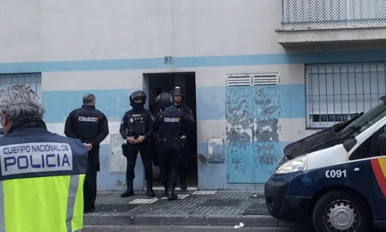 Imagen de archivo de efectivos de la Policía en una intervención en la calle Zorrilla de Rota.