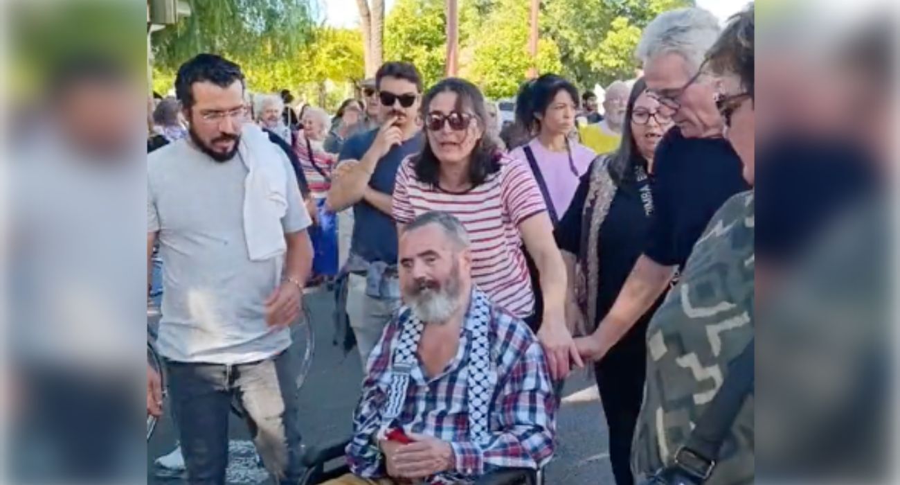 Sánchez Gordillo, en silla de ruedas, en una manifestación de apoyo a Palestina en Siria.