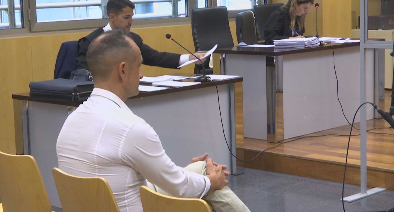 El exinternacional español, Cosme Prenafeta, en sede judicial.