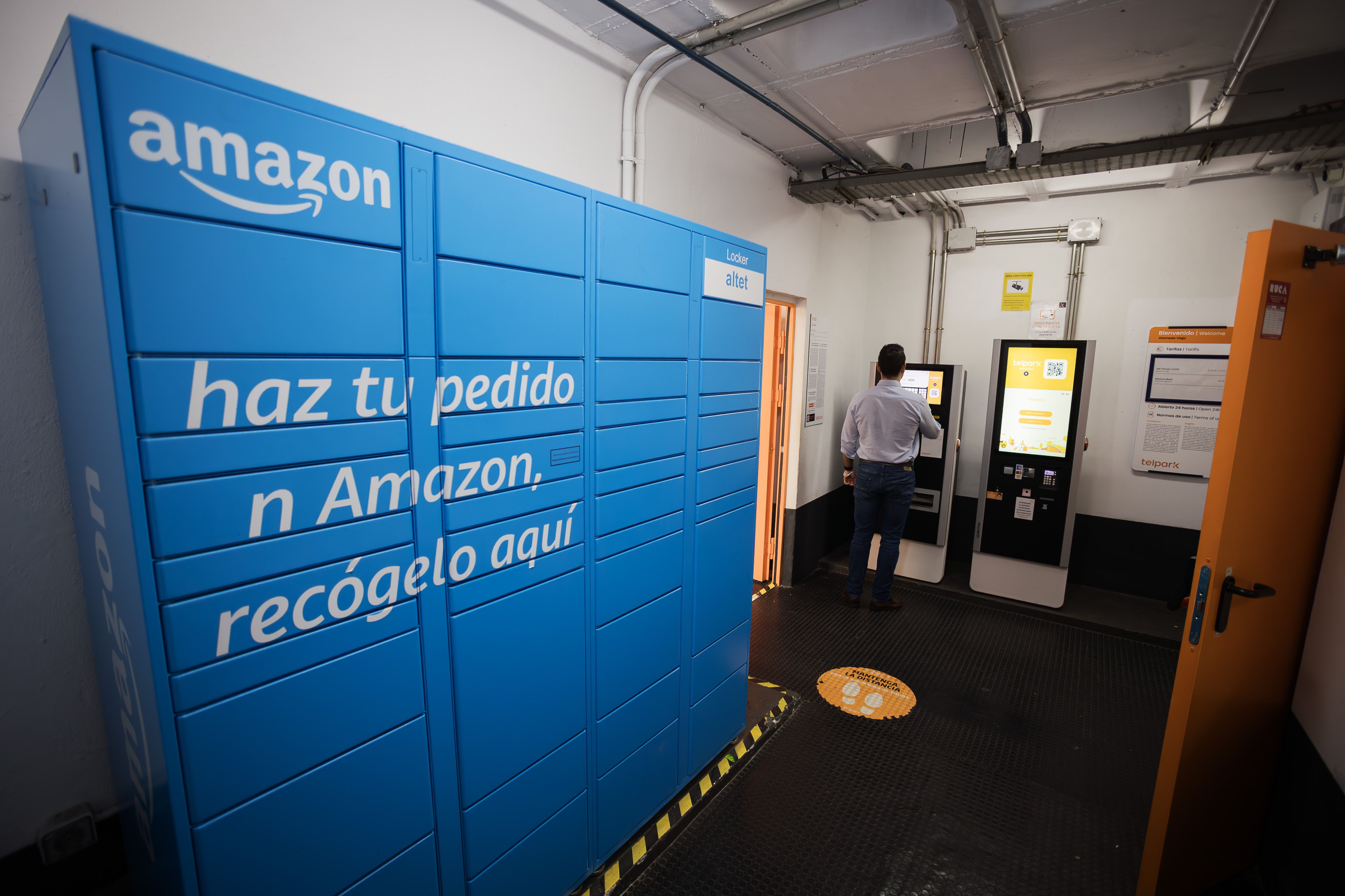 Nuevos servicios en los aparcamientos de Telpark en Jerez. Uno de los 'locker' instalados en el parking de la Alameda Vieja.