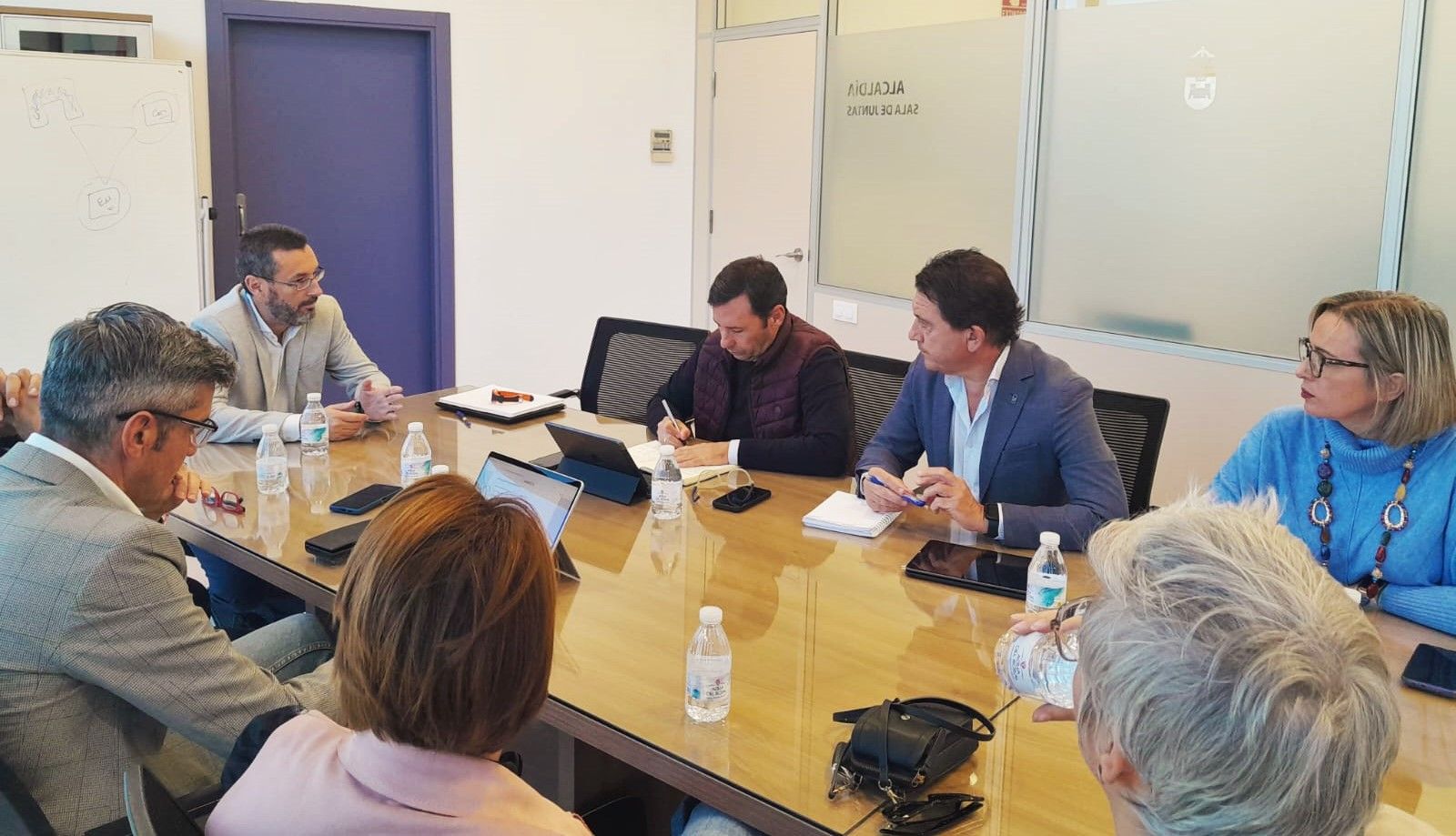 El alcalde de La Línea, Juan Franco, reunido con el delegado del Gobierno de la Junta en el Campo de Gibraltar, Javier Rodríguez, y el responsable territorial de Empleo, Daniel Sánchez, entre otros representantes públicos.