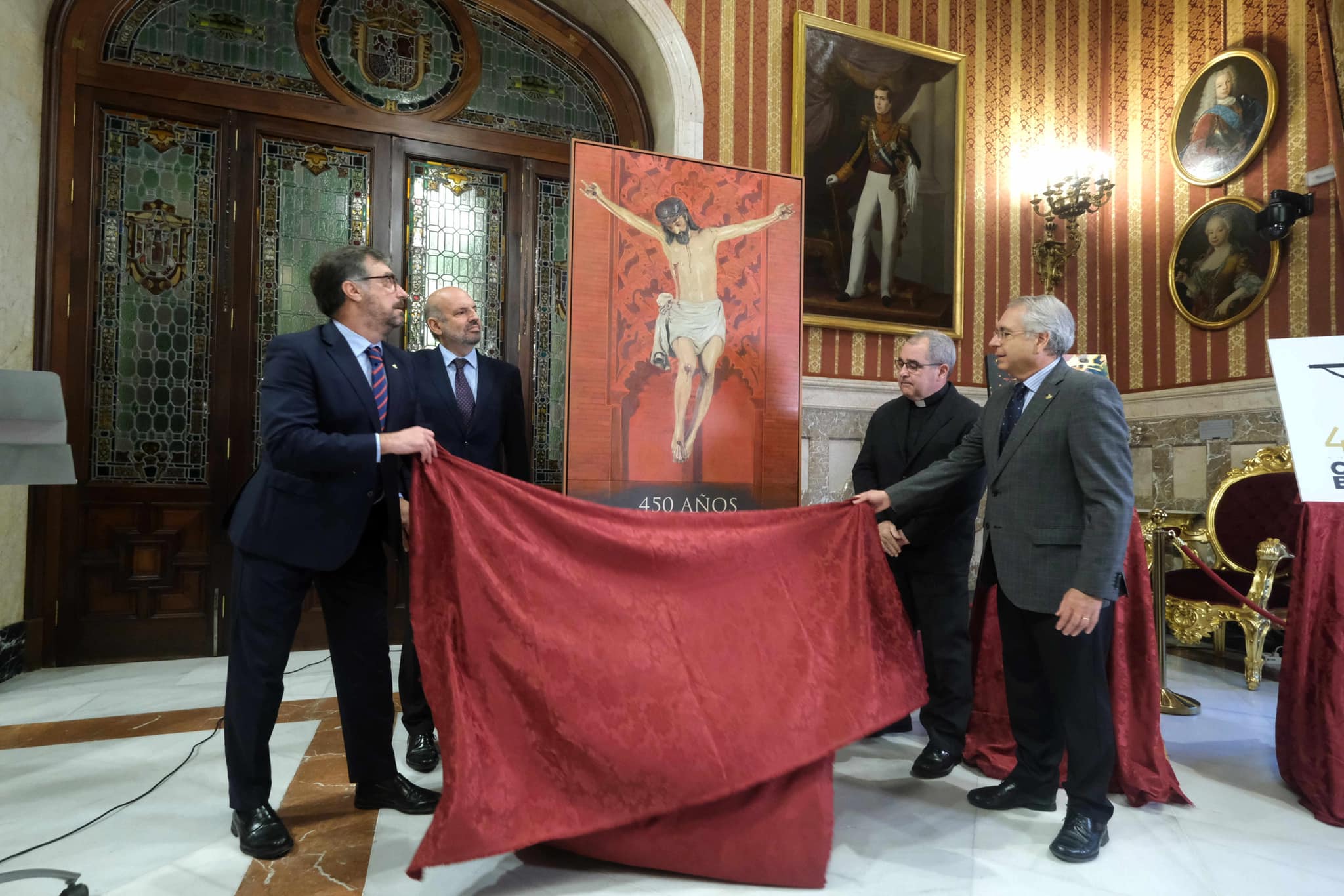 450 años del Cristo de Burgos: amplio programa de cultos y actos para esta efeméride. En la imagen, momento de la presentación del cuadro que será el cartel anunciador.
