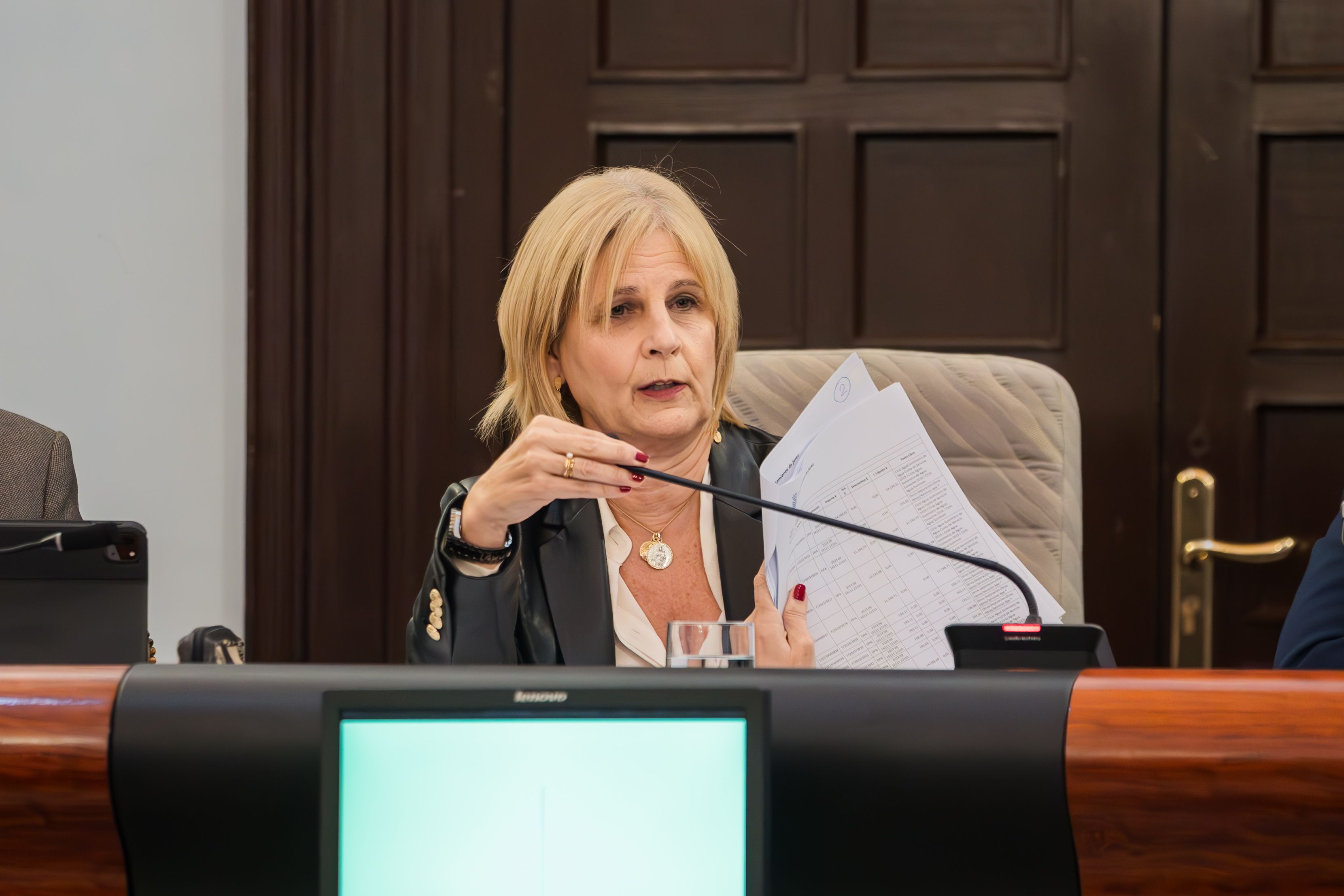 La alcaldesa de Jerez, María José García-Pelayo, durante un pleno municipal extraordinario.