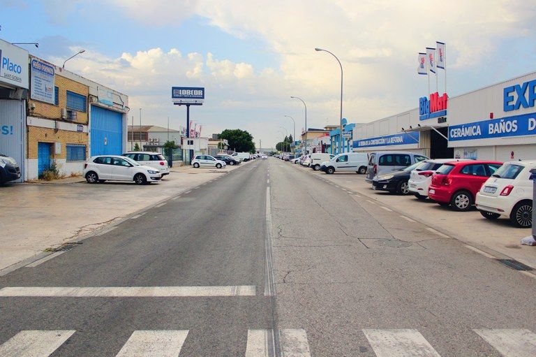 El polígono El Pino, uno de los que recibirá la inversión en Sevilla.