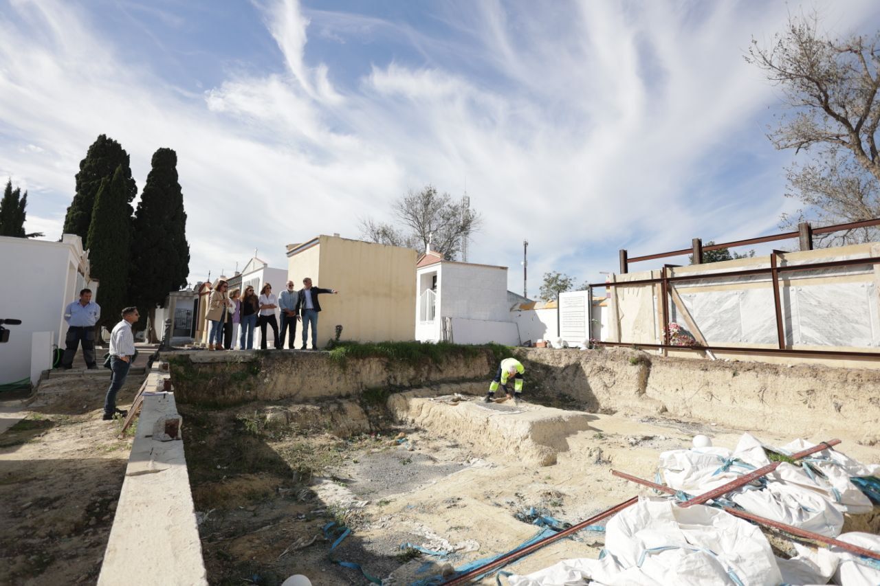 Cementerio de Trebujena, donde se han hallado restos de 76 represaliados por el franquismo.