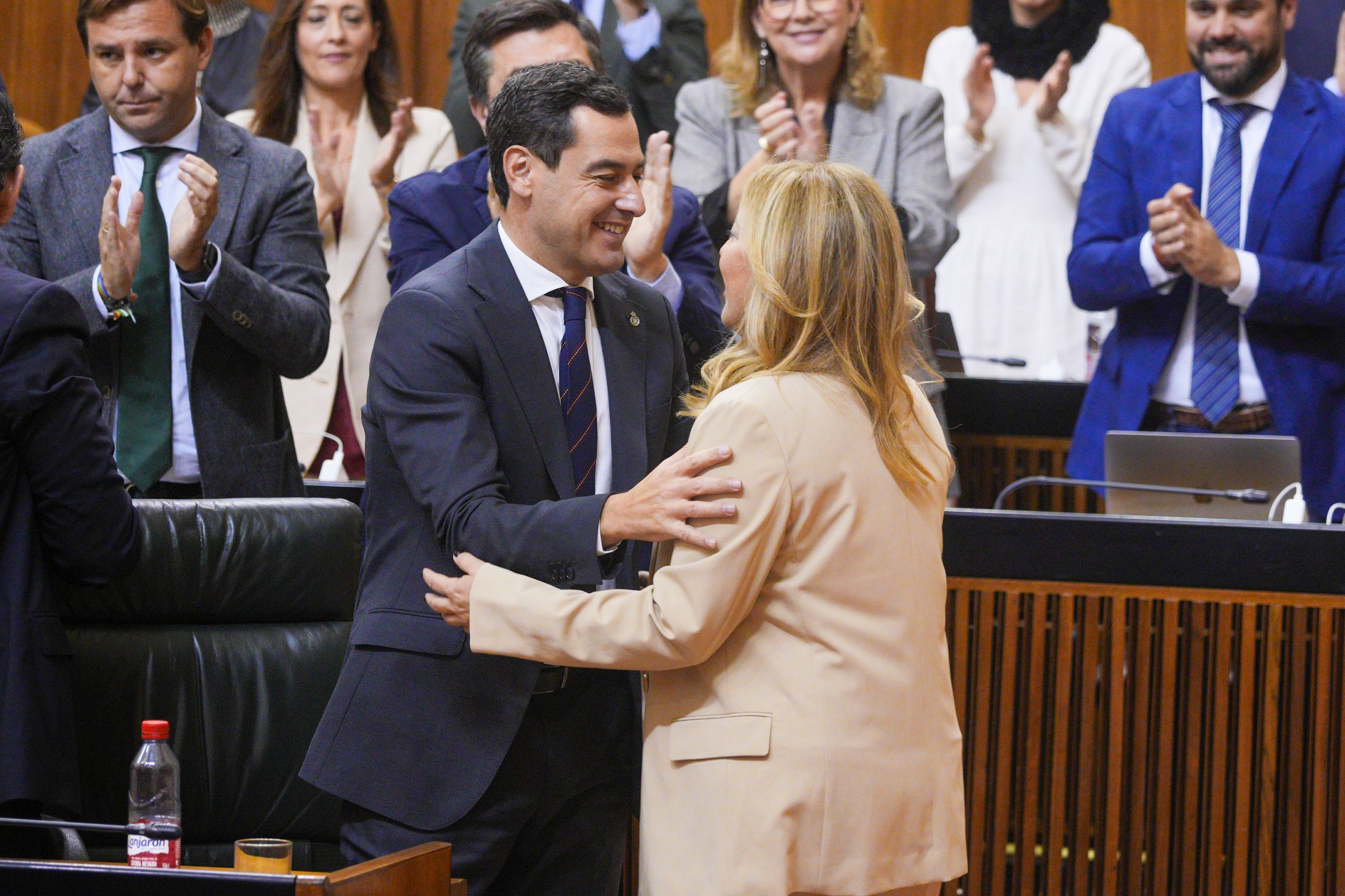 Juanma Moreno y Carolina España durante el debate a la totalidad del Presupuesto.