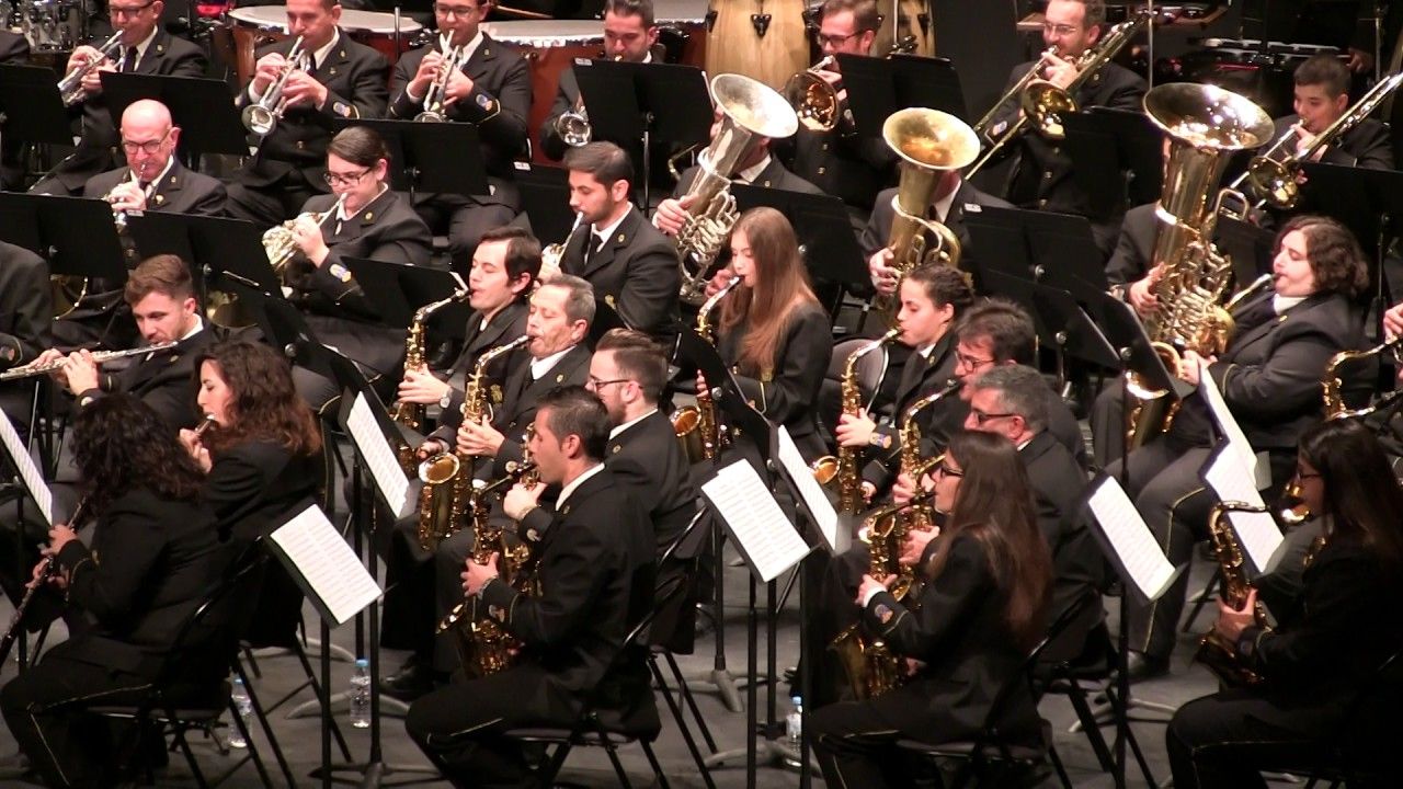 La banda Maestro Dueñas en plena actuación.