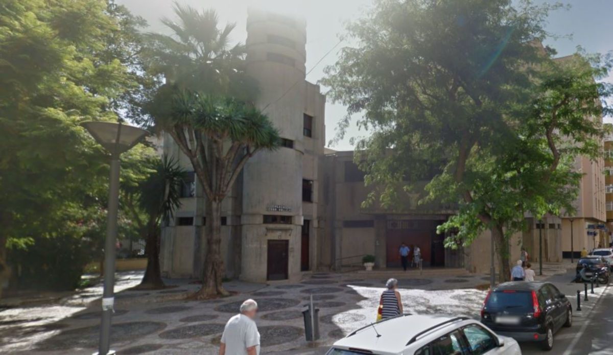 Piden que las iglesias de Cádiz abran sus puertas a los 'sin techo', como lo hace el Papa Francisco. La iglesia de San Servando y San Germán, en el barrio de La Laguna en Cádiz.