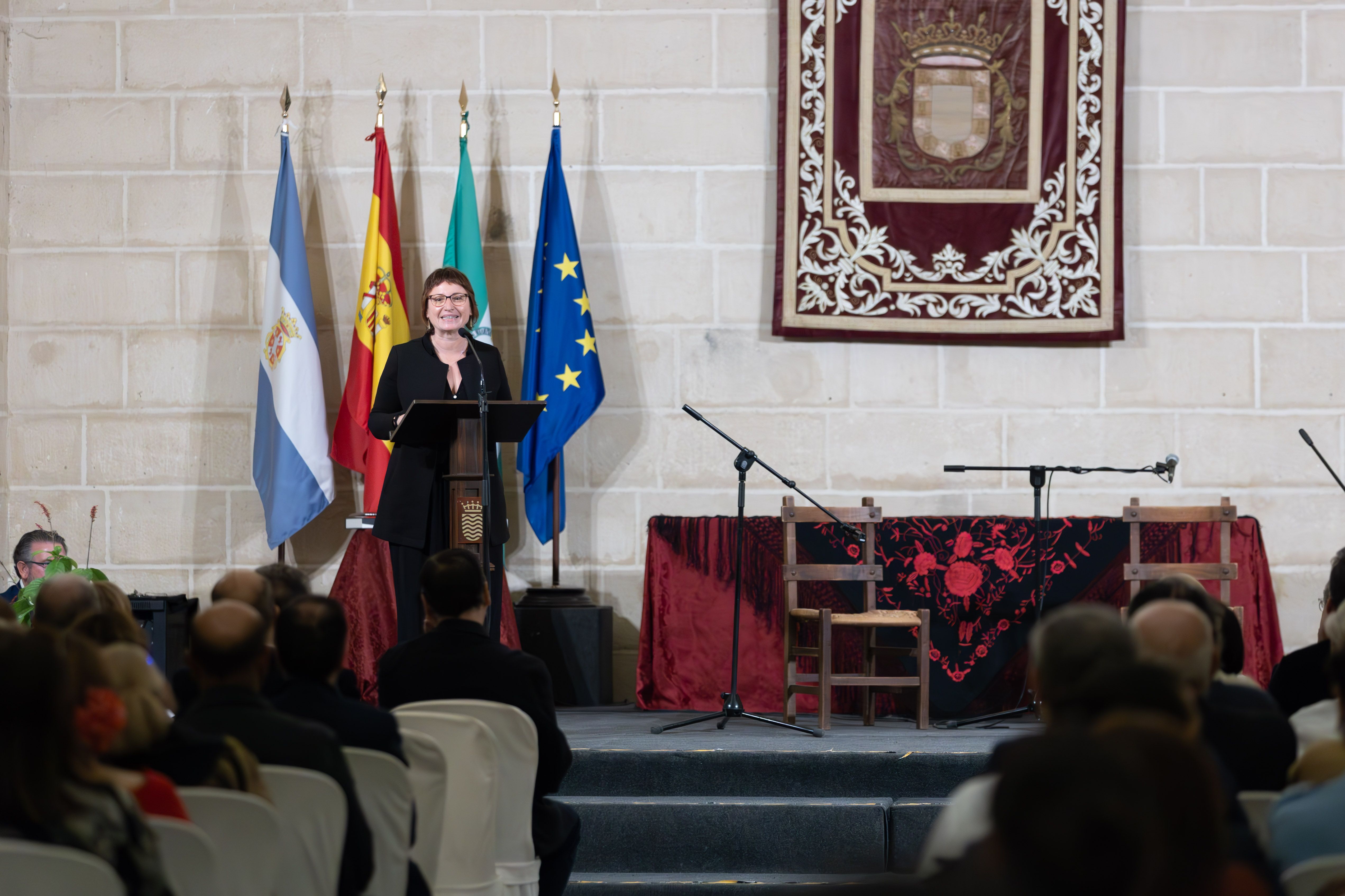 Carmen Pulpón daba lectura a un manifiesto en defensa del flamenco cargado de reivindicaciones educativas en Los Claustros de Santo Domingo de Jerez.
