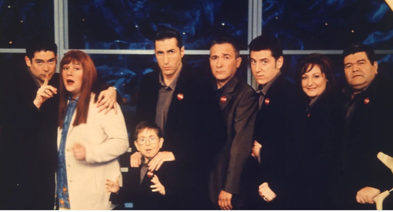 Xavier Sardá, con el equipo de colaboradores que conformaban el programa 'Crónicas Marcianas'. Xavier Sardá, con el equipo de colaboradores que conformaban el programa 'Crónicas Marcianas'.