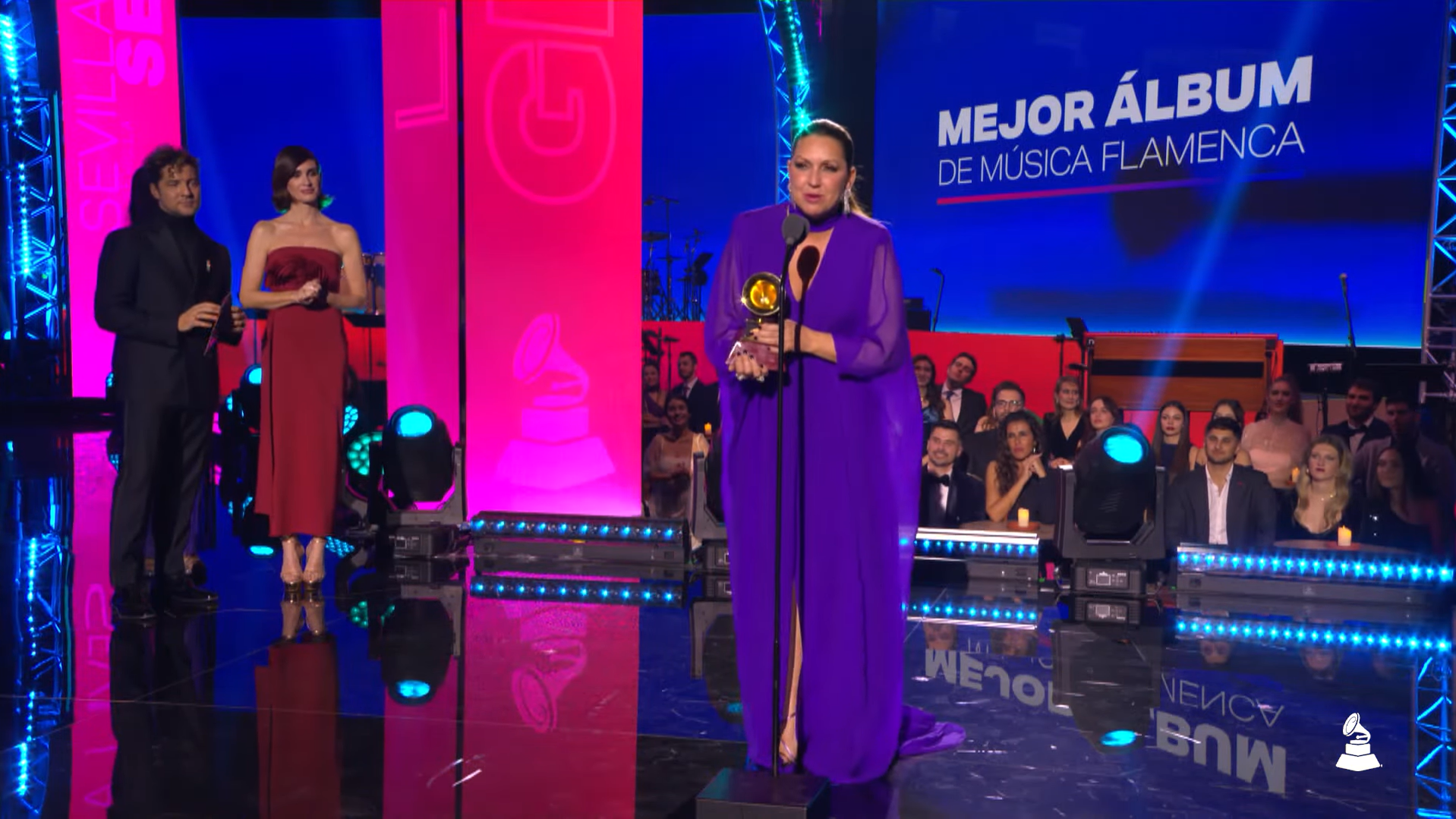 La Niña Pastori con el premio.