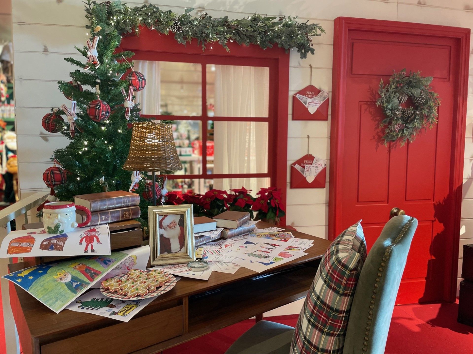 La casita de Papá Noel que se puede visitar en El Corte Inglés de Jerez. La casita de Papá Noel que se puede visitar en El Corte Inglés de Jerez.