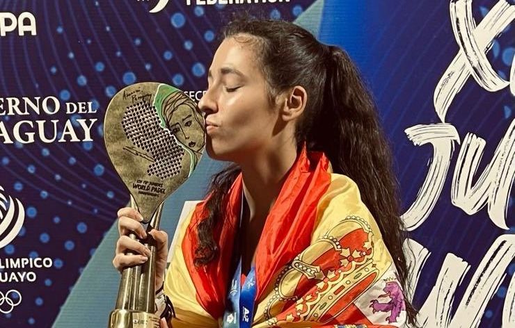 Laura Luján, campeona del mundo de pádel sub18.