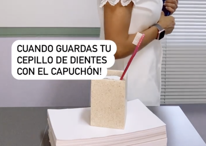 Un error muy común, tapar el cepillo de dientes cuando lo usamos.