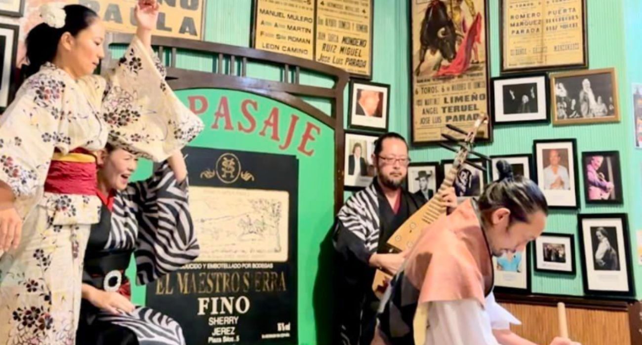 Una imagen de la fusión de flamenco y música japonesa en el tabanco El Pasaje.