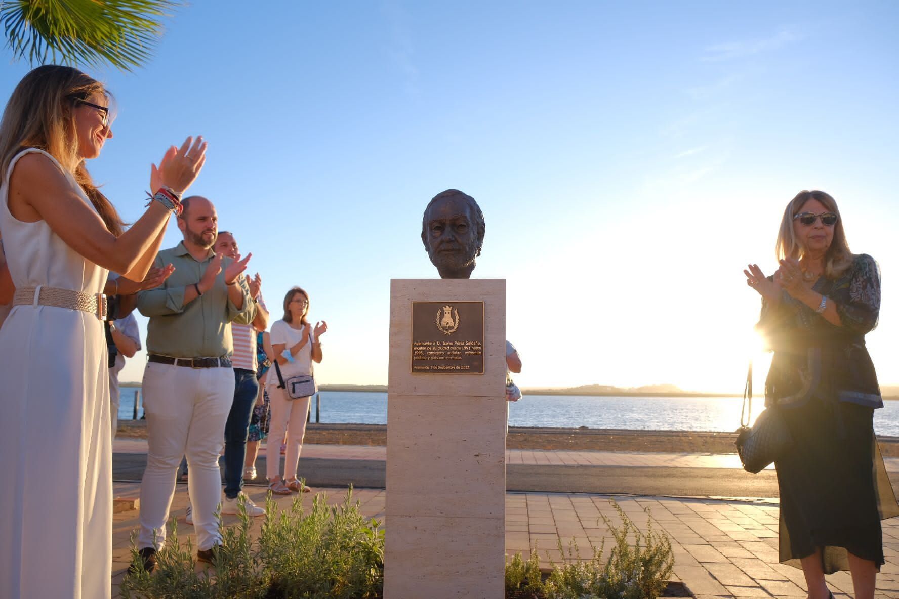 Inauguración del busto de Isaías Pérez.
