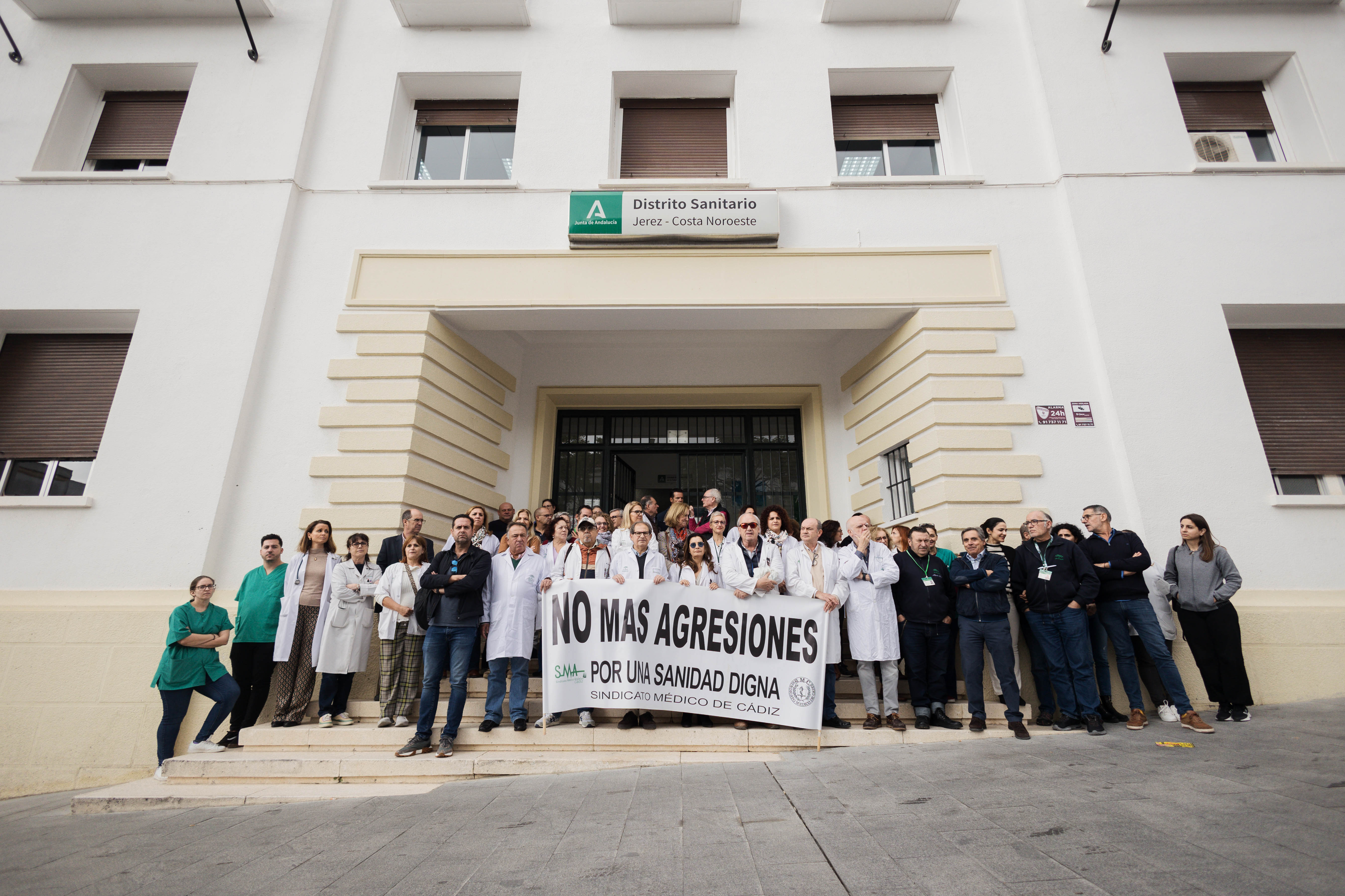 Una concentración contra otra agresión en el pasado a un sanitario en el centro de salud del Arroyo.