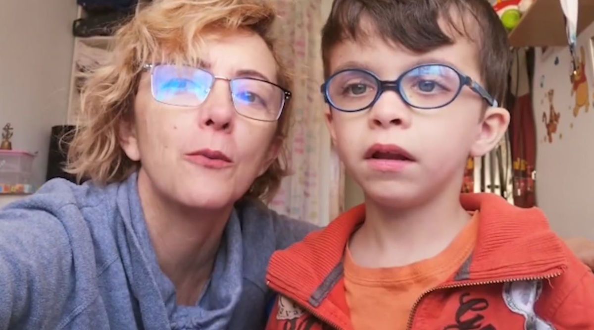 Un momento del vídeo de agradecimiento del CNP por familias con un mimebro con TEA. FOTO: Policía Nacional