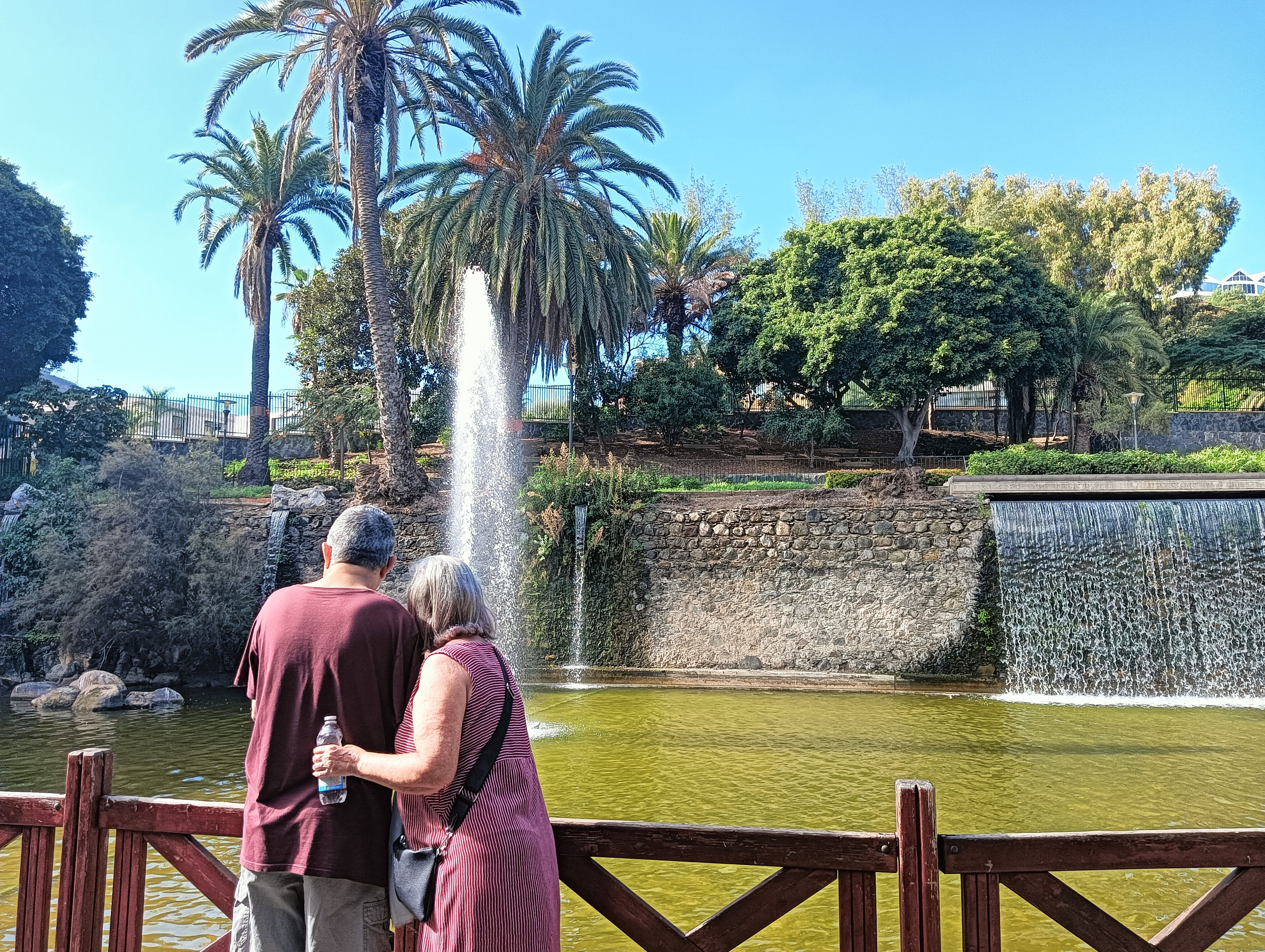 Una pareja en el parque Doramas en Las Palmas de Gran Canaria, en días pasados.