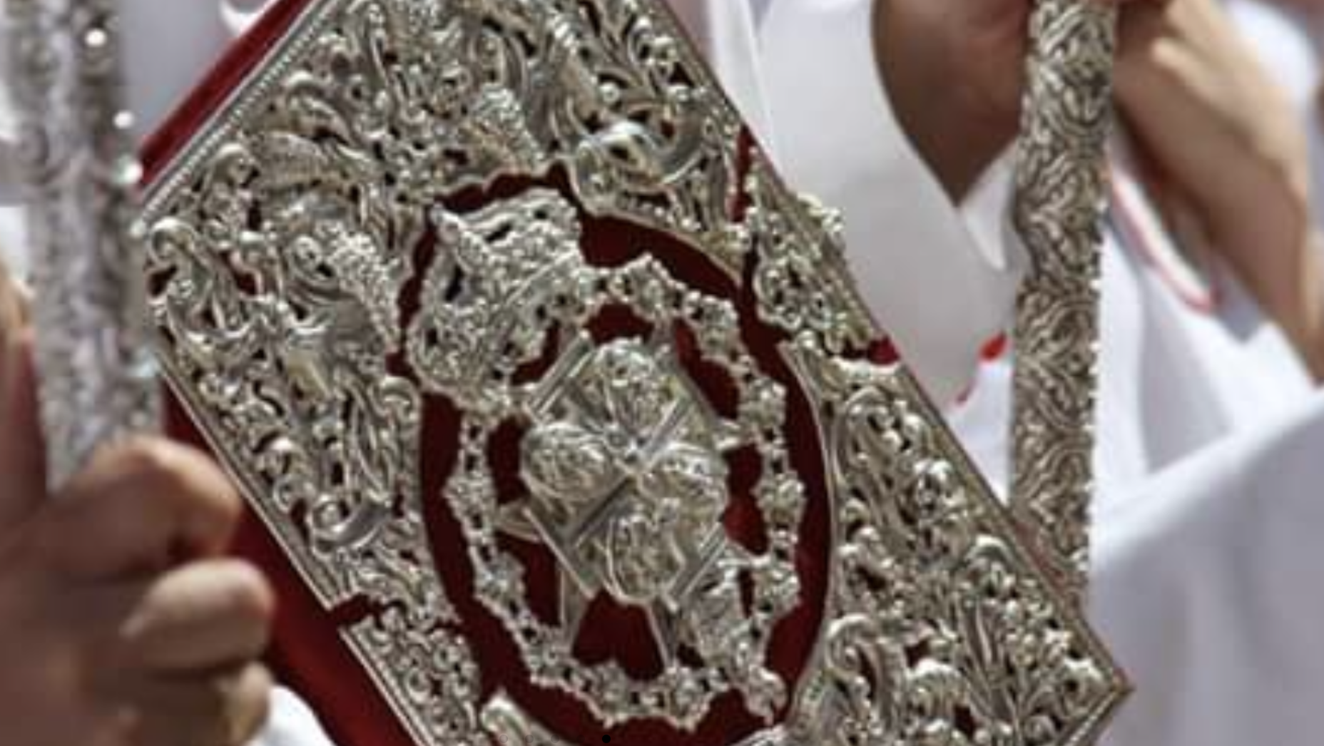 Nueva configuración para el Domingo de Ramos en Sevilla. En la imagen, el Libro de Reglas de la Hermandad de la Cena. 