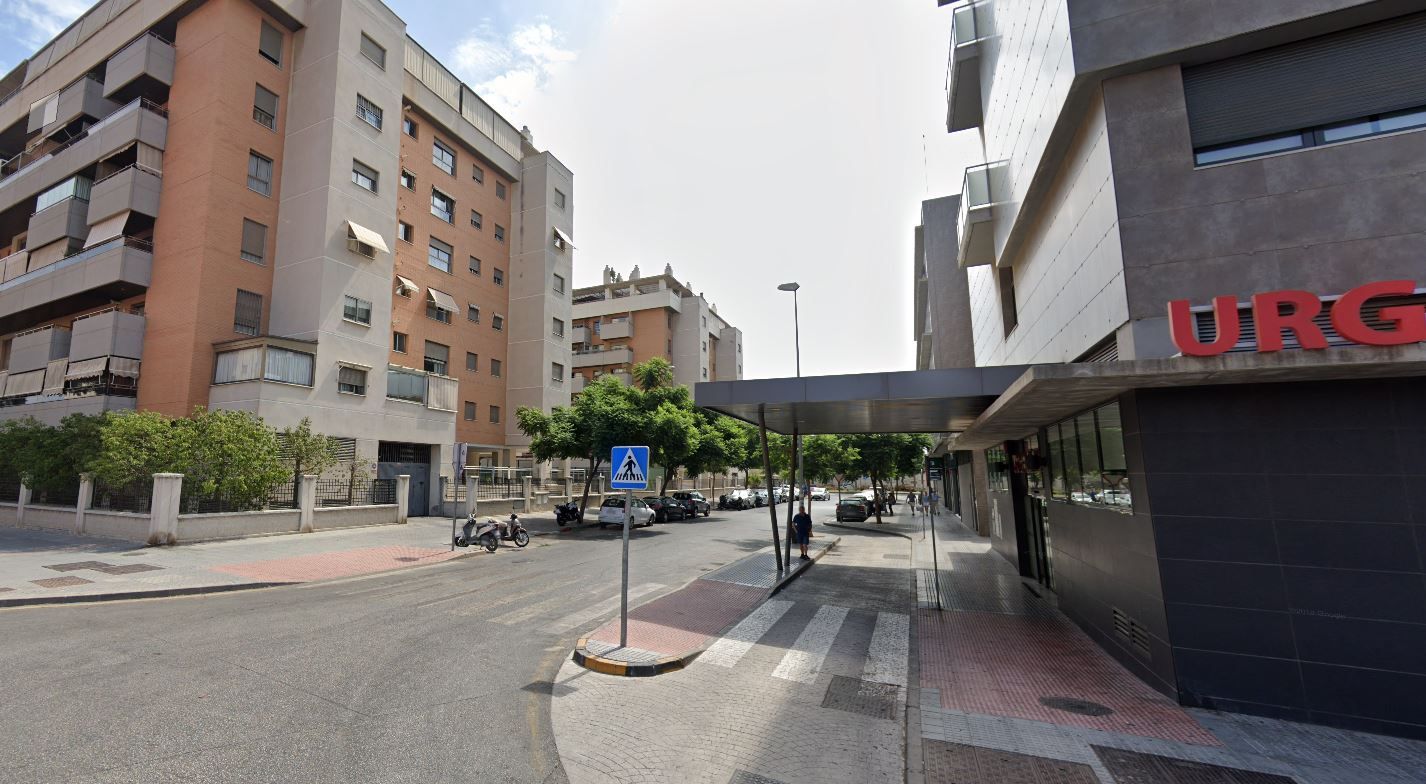 La calle Lili Álvarez de Málaga, junto a un centro sanitario privado, donde se produjo el robo.