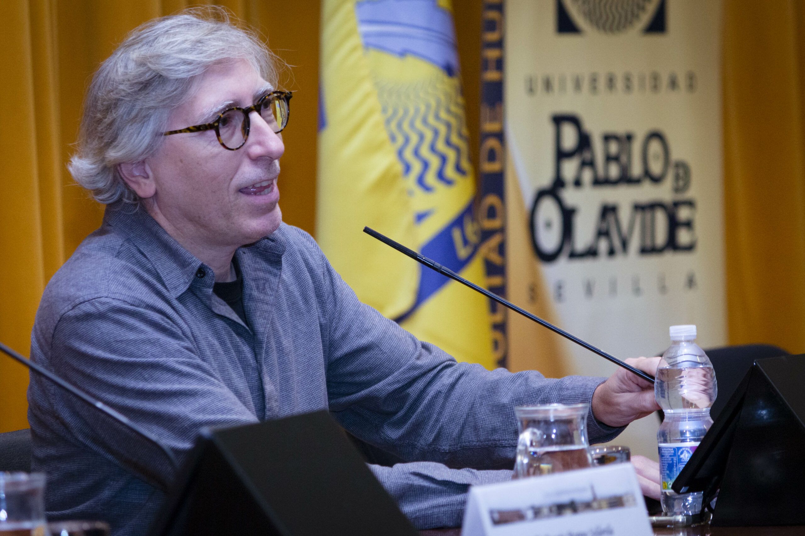 David Trueba, ante los alumnos de la Universidad Pablo de Olavide.