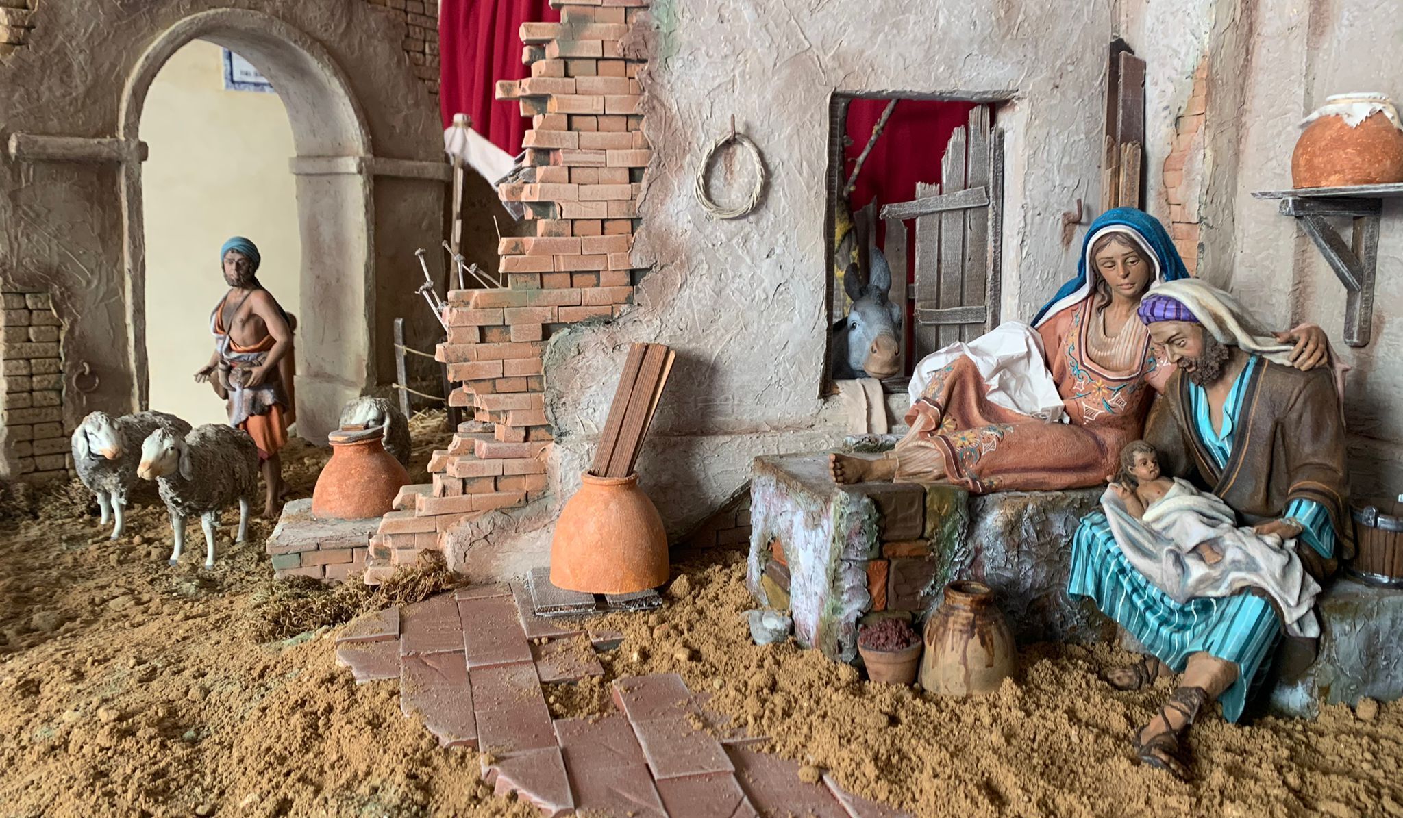 Uno de los muchos Belenes que llenan los escaparates de Rota.