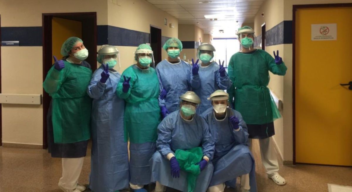 Un grupo de sanitarios, en un centro hospitalario. FOTO: Sanidad Cantabria
