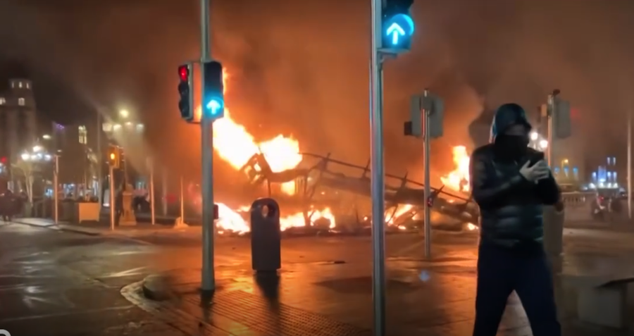 Imágenes de los disturbios en Dublín la noche del jueves.