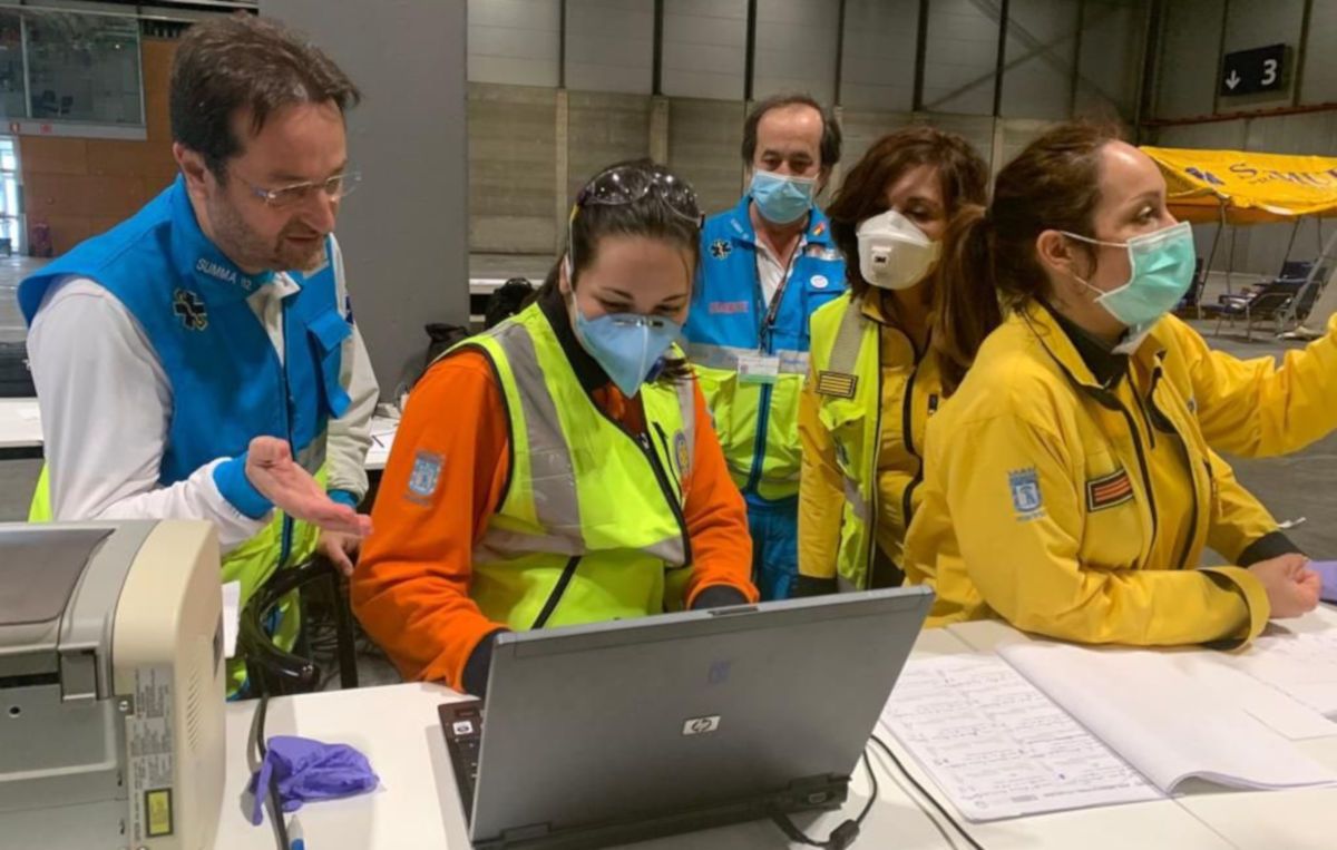 Los servicios del SAMUR en Madrid, en el hospital de IFEMA. FOTO: Emergencias Madrid