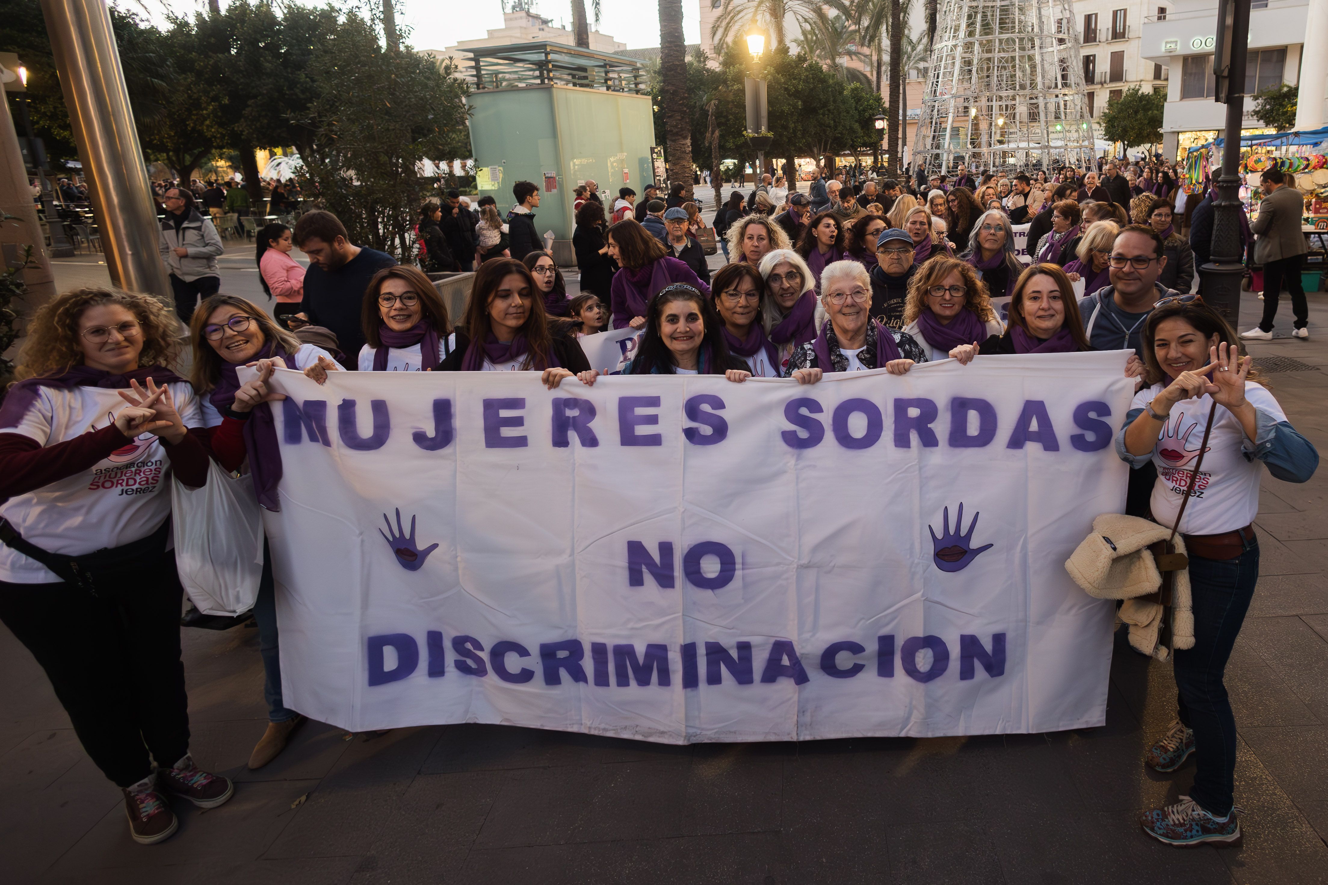 Las imágenes de Jerez saliendo a la calle por el 25N