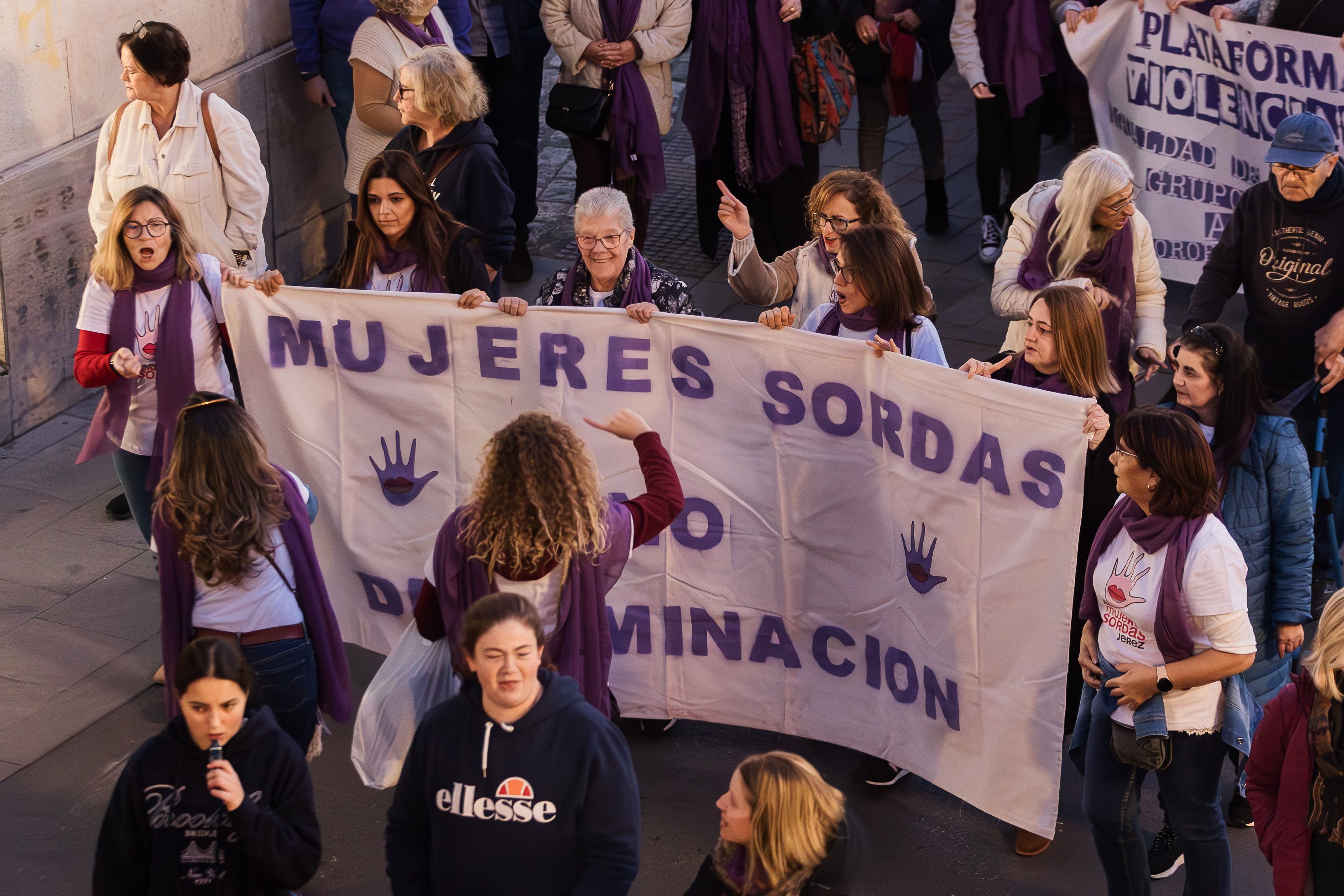 Las imágenes de Jerez saliendo a la calle por el 25N