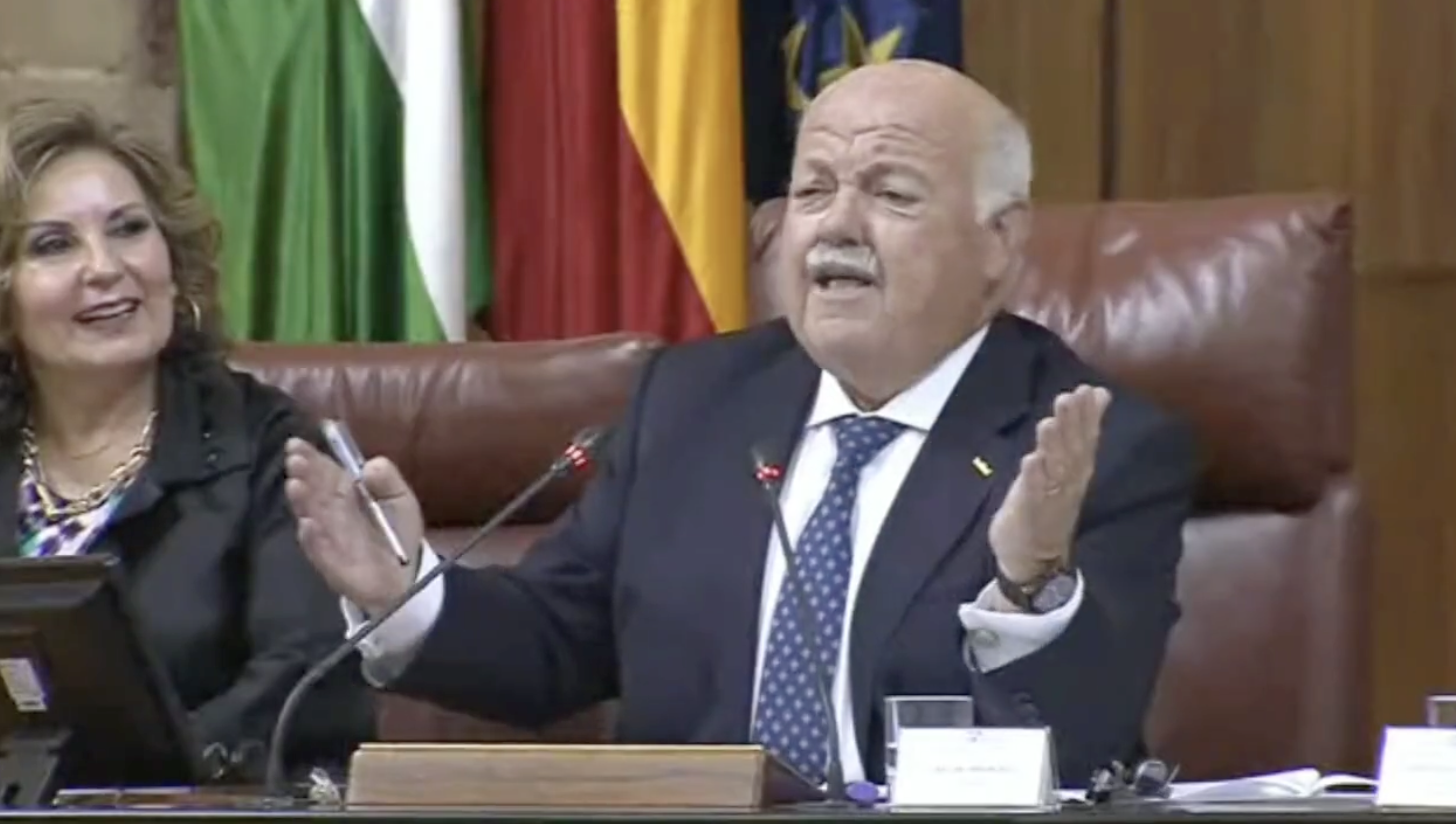 El presidente del Parlamento de Andalucía se arranca por sevillanas.