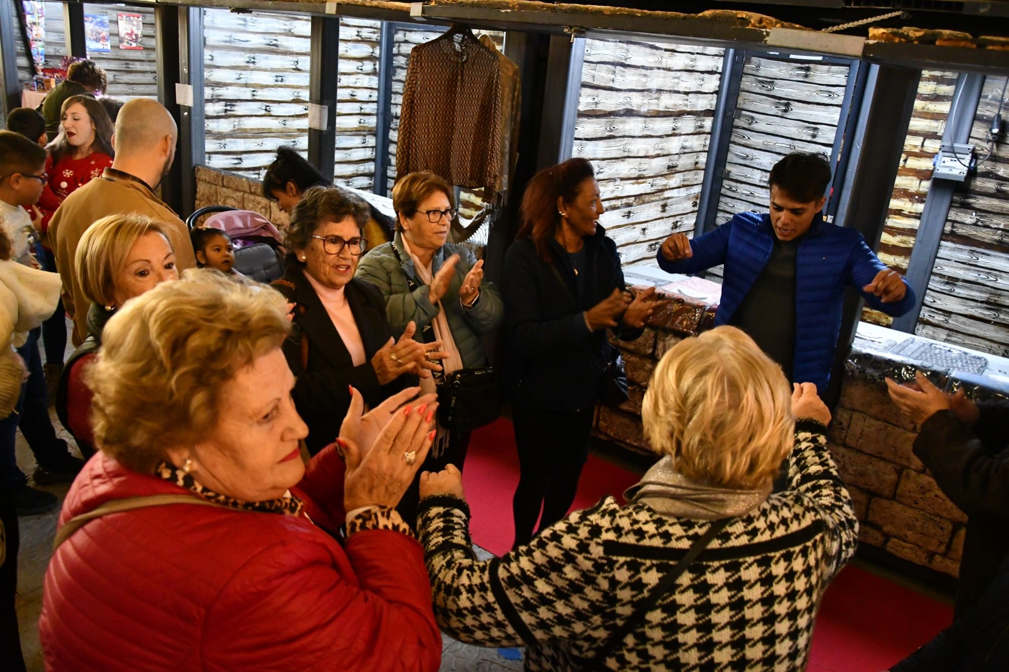 El inicio de la Navidad en San Roque en la noche del alumbrado.