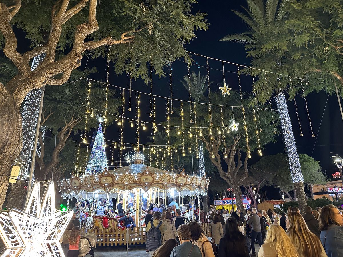 El inicio de la Navidad en San Roque en la noche del alumbrado.