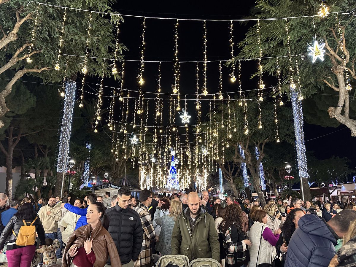 El inicio de la Navidad en San Roque en la noche del alumbrado.