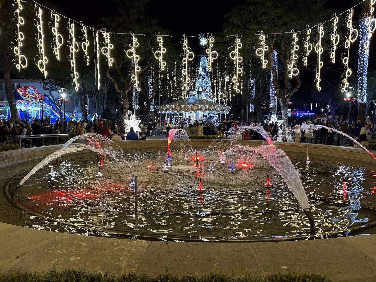El inicio de la Navidad en San Roque en la noche del alumbrado.
