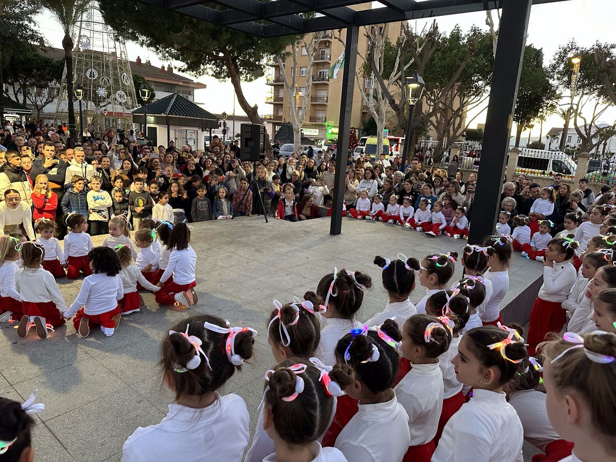 El inicio de la Navidad en San Roque en la noche del alumbrado.