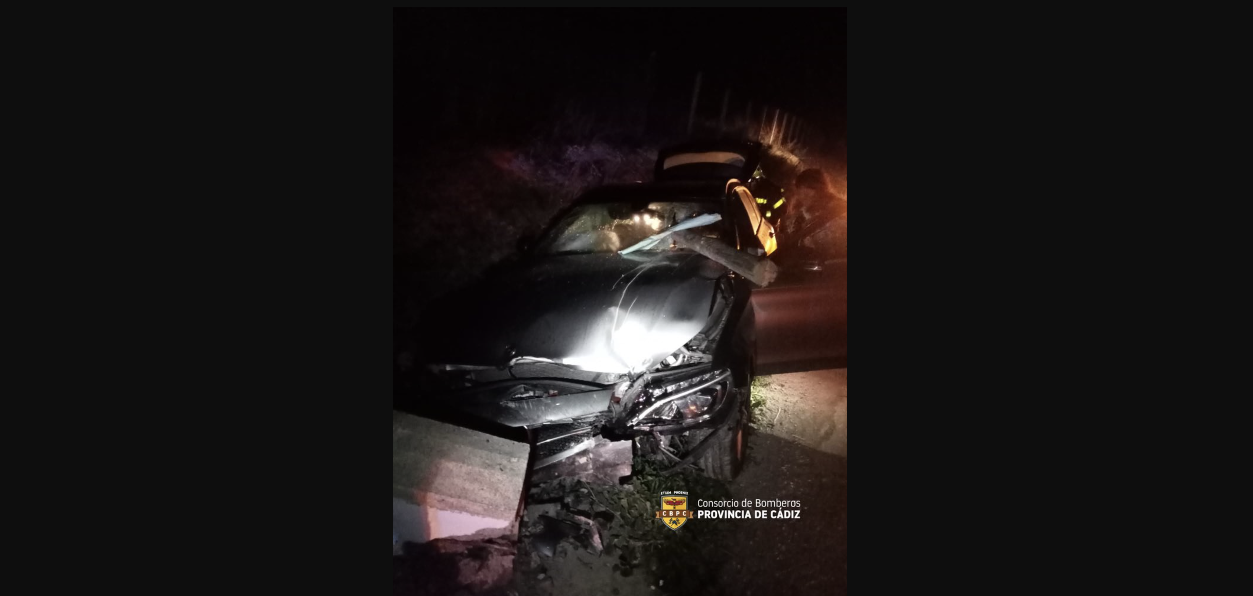 Estado en que quedó el coche tras el accidente en Trebujena.