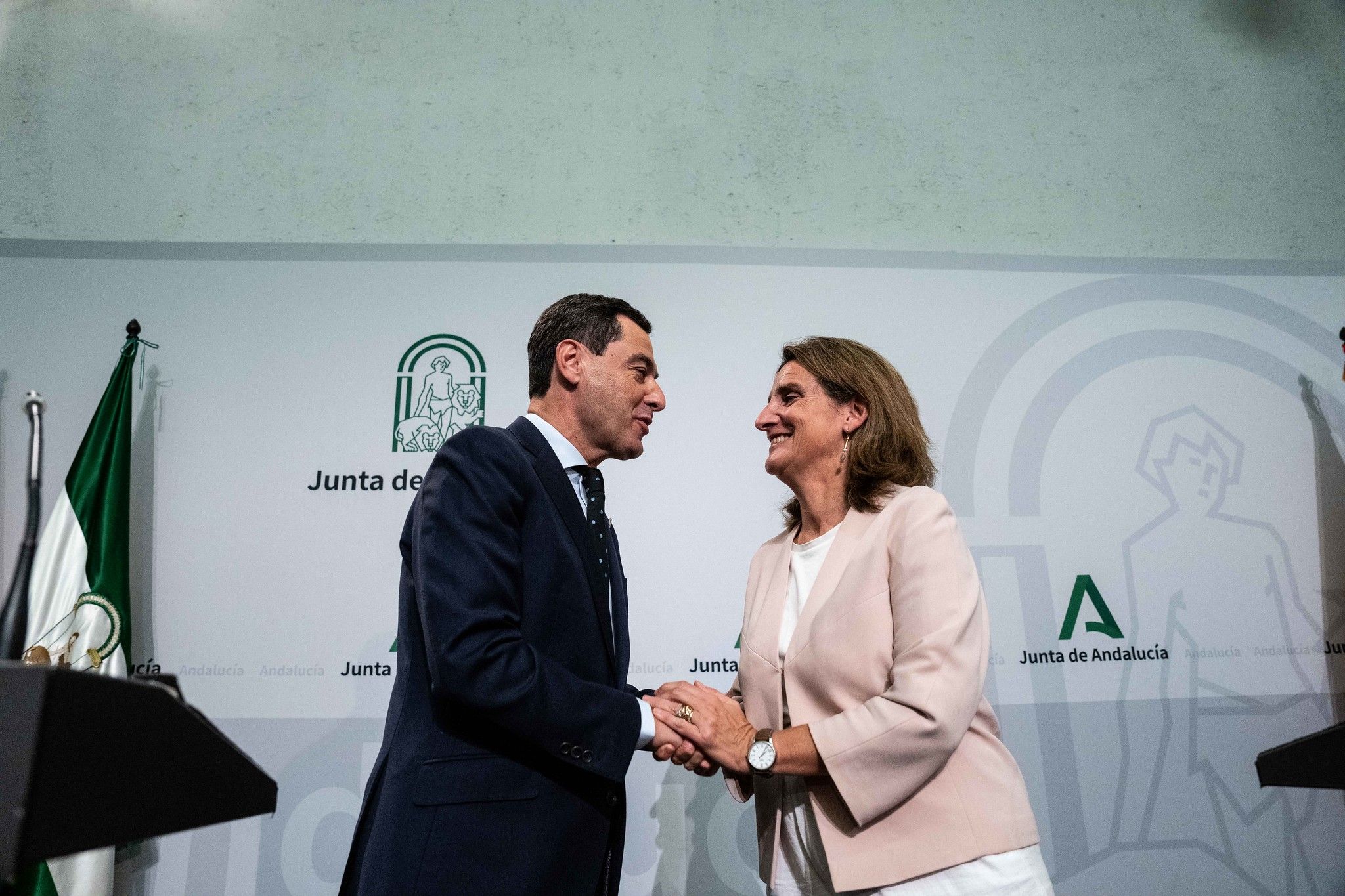 Moreno y Ribera, de la Junta y el Gobierno, en el encuentro por Doñana del pasado mes de octubre.